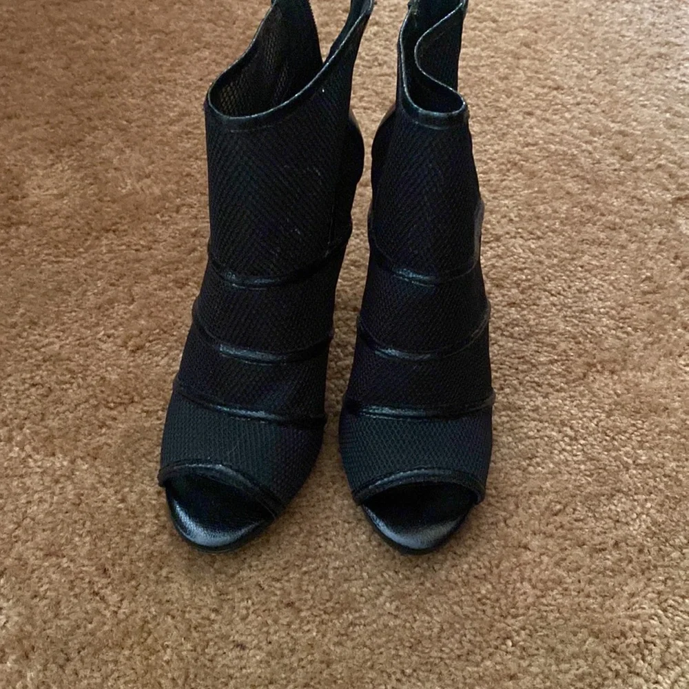 Sexy black Jessica Simpson booties size 8 - Picture 4 of 5